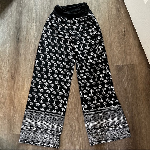 Apt. 9 Pants - Apt. 9 Monochrome Black Floral Wide Leg Gaucho Pants